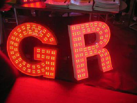 留坝LED发光字常见的安装误区。